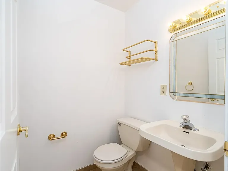 39 Hamilton Ave #C — Photo 12
