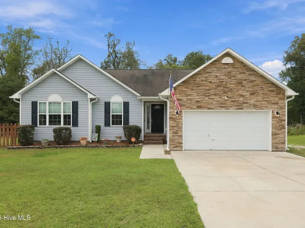210 Gillespie Drive, Hubert, NC 28539