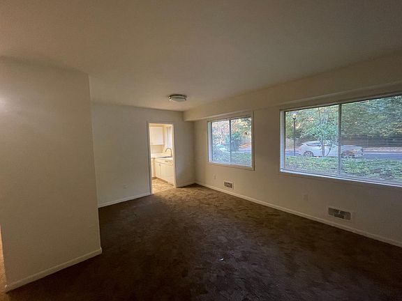 3rd image of 10523 Montrose Ave APT 1