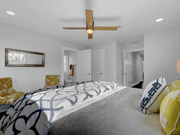 7104 Blessing Ave #B — Photo 8