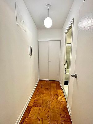 5th image of 211 E 53rd St APT 8H