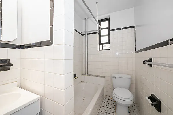 Rented by MNS | media 6