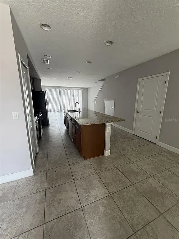 3 bed, 2.5 bath, 1591 sqft, $1,995 — Photo 3