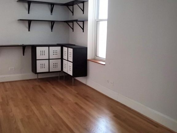 5th image of 1039 N La Salle Dr APT 6