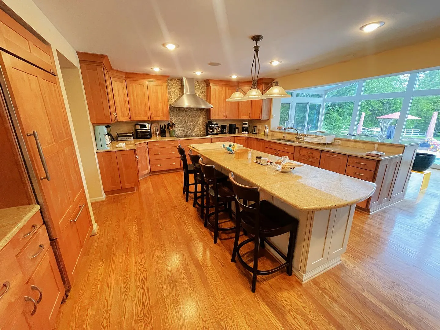 Rare North Potomac Estate With Pool! — Photo 4