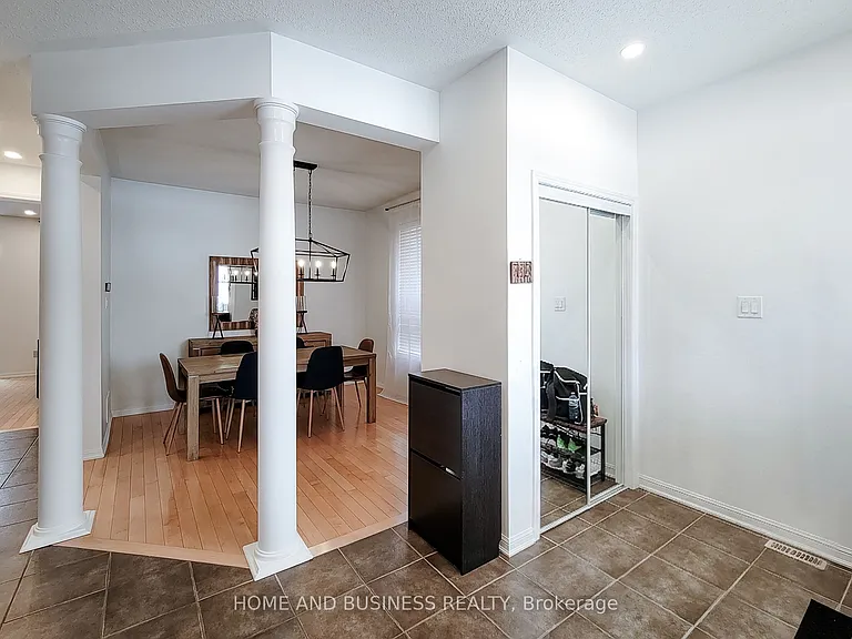 913 McEwan Dr — Photo 4