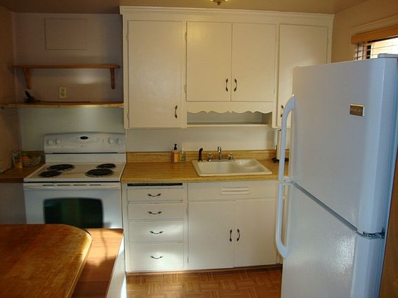 Kitchen with newer appliances