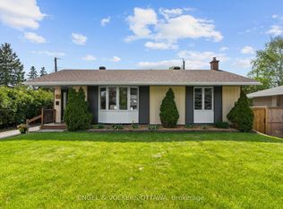 1056 Hindley St, Ottawa, ON K2B5M1