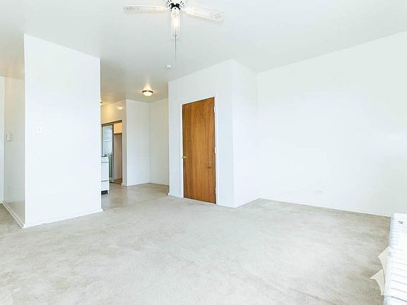 3rd image of 4756 N Maplewood Ave APT 302L