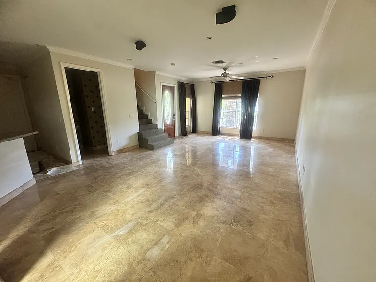 857 SW 11th Ct — Photo 10