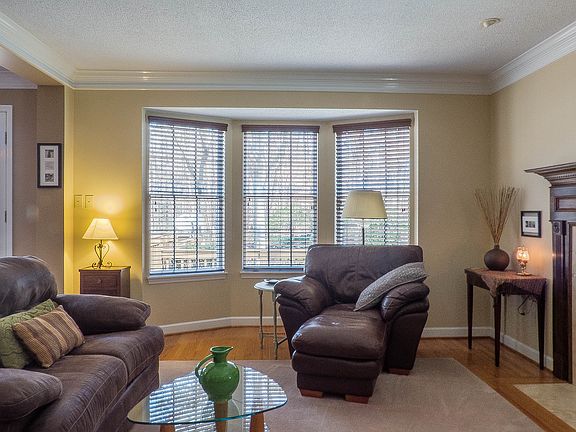 3rd image of 4114 Armitage Dr