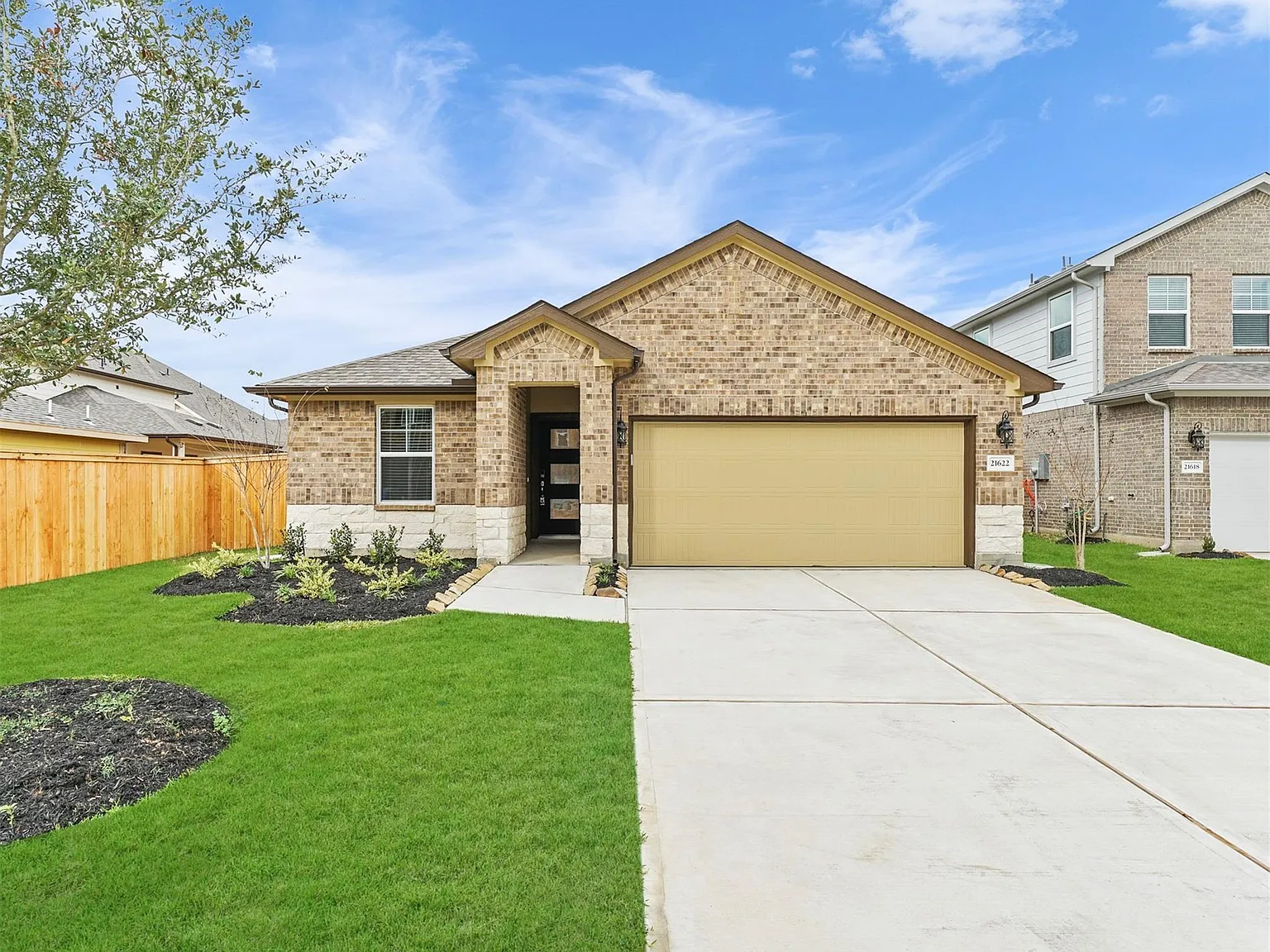 3 bed, 2.0 bath, 1727 sqft, $2,500 — Photo 1