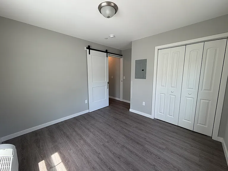 30-32 Osborne St #1 — Photo 17