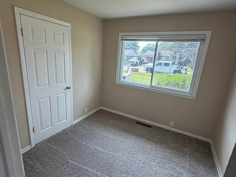405 Jefferson Blvd — Photo 14