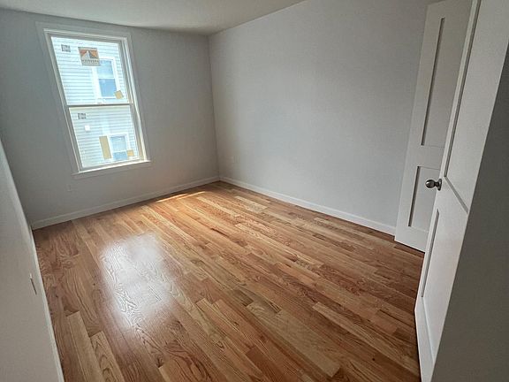 Upper Level Bedroom: 145 in x 104 in. 
Closet: 69 in x 34 in