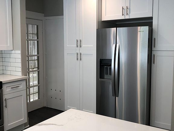 2nd image of 2331 N Beachwood Dr