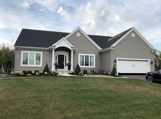 23 Tranquility Ln, Orchard Park, NY 14127
