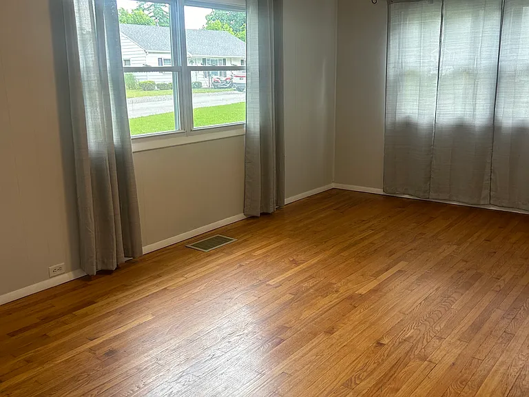 502 Center St — Photo 11