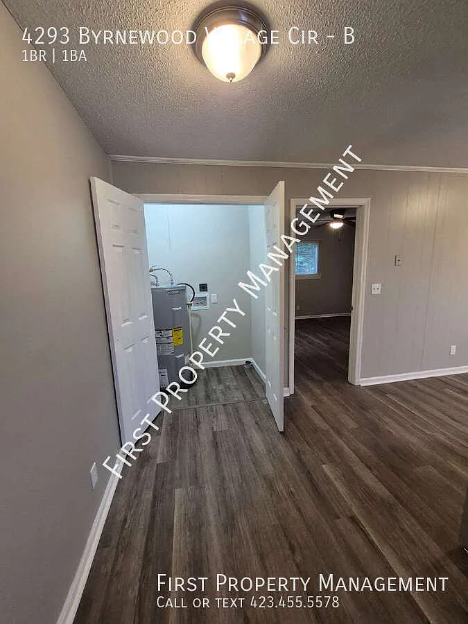 First Floor Level Updated 1 Bed, All New Appliances, New Kitchen Cabinets, Granite Countertops, A... — Photo 4