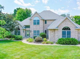 15 Fox Mill Dr, Maryville, IL 62062