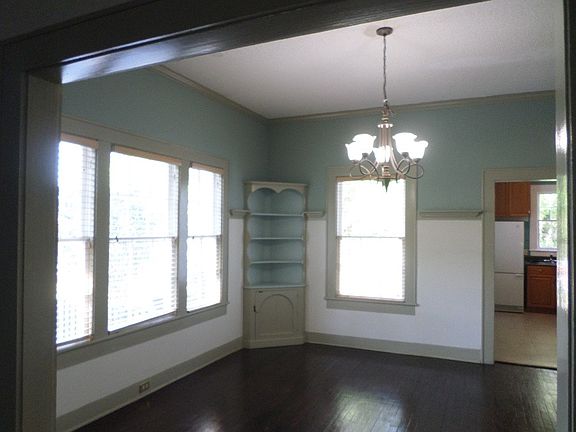 3rd image of 425 E Broughton St