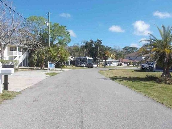 Exterior Neighborhood (street photo)