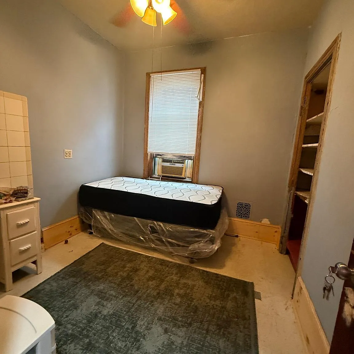 1 bed, 1.0 bath, 90 sqft, $650 — Photo 1