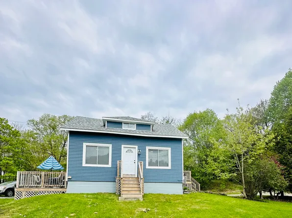 686 Main Road N, Hampden, ME 04444