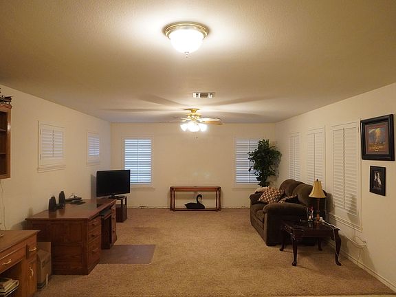 3rd image of 113 Settlers Ct