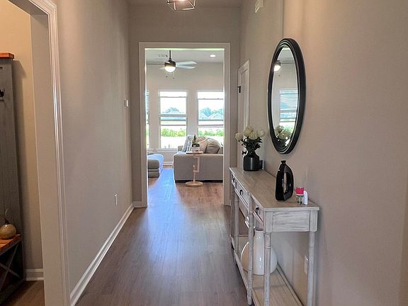 4th image of 222 Weaver Way