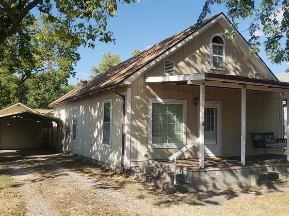 114 W Polk St, Coffeyville, KS 67337