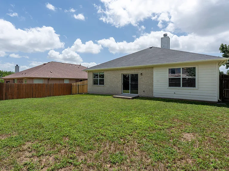 144 Oxford Dr — Photo 21