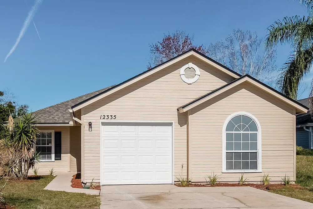 3 bed, 2.0 bath, 1420 sqft, $2,910 — Photo 1