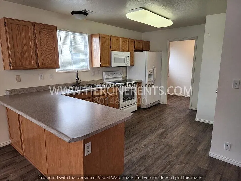 2521 W 5400 S