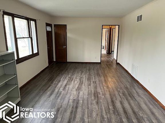 3rd image of 706 E Burlington Ave