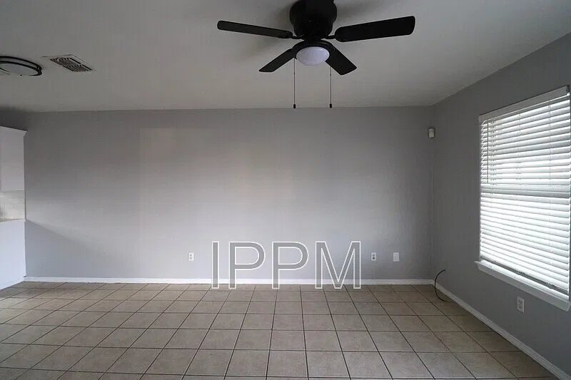 2 bed, 1.5 bath, 1000 sqft, $875 — Photo 2