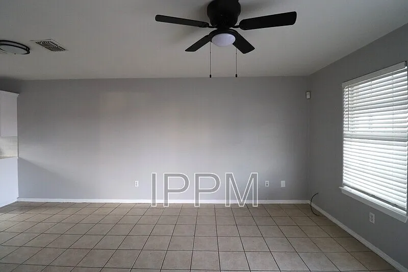 Building Photo - 809 S Michigan St #4