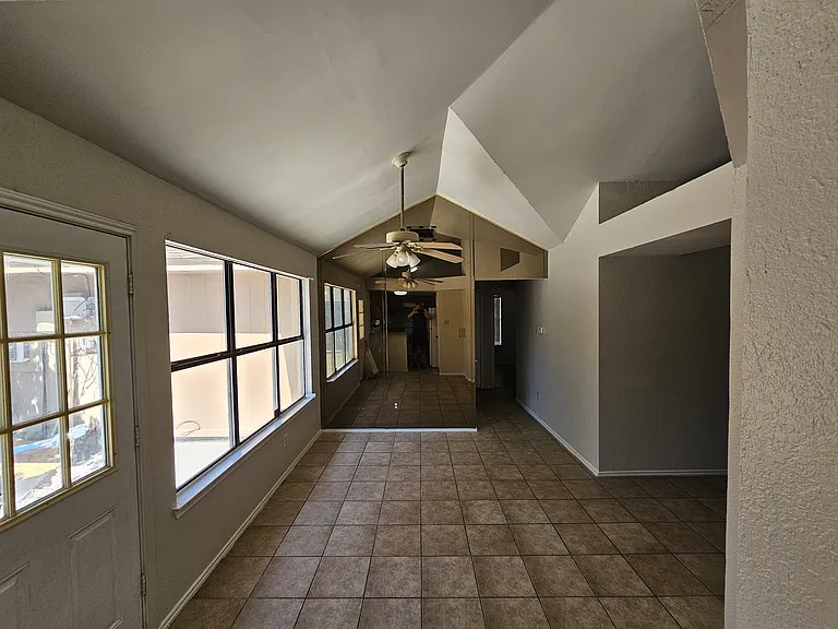 3813 Dorchester Dr — Photo 5
