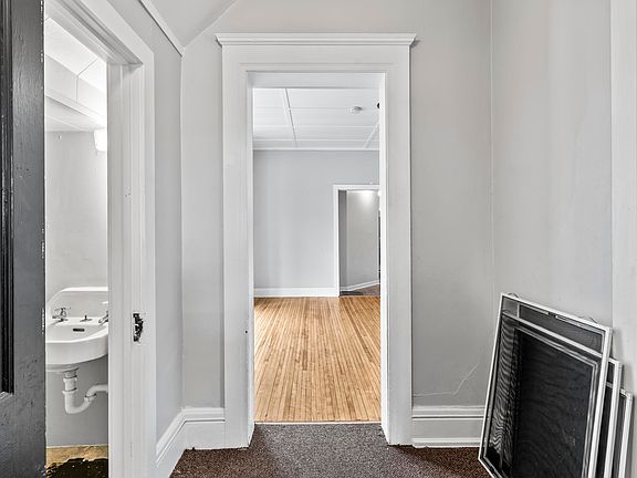 4th image of 685 Franklin St
