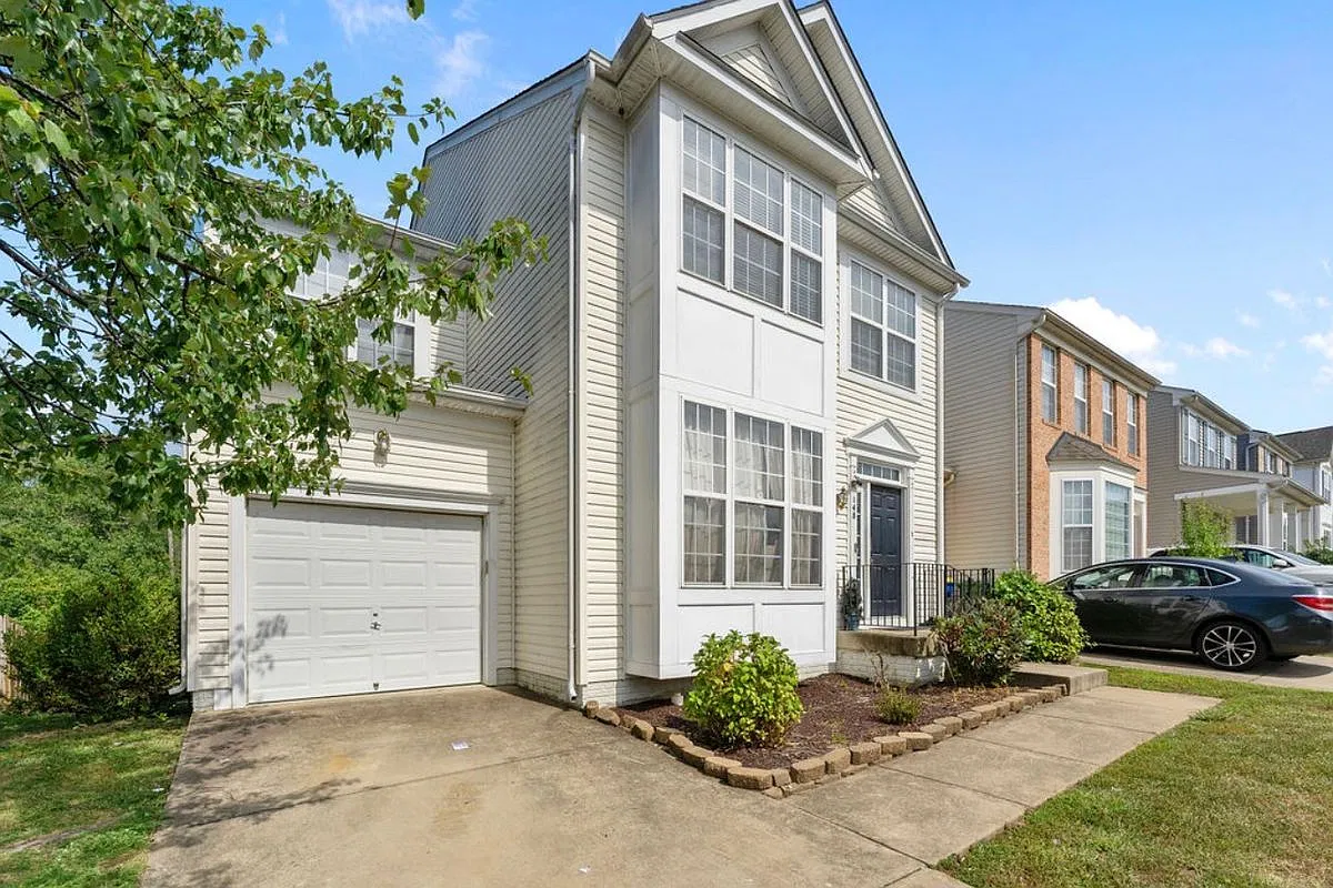 5 bed, 4.0 bath, 3222 sqft, $3,150 — Photo 3