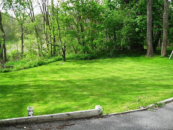 3rd image of 405 Brooklea Dr