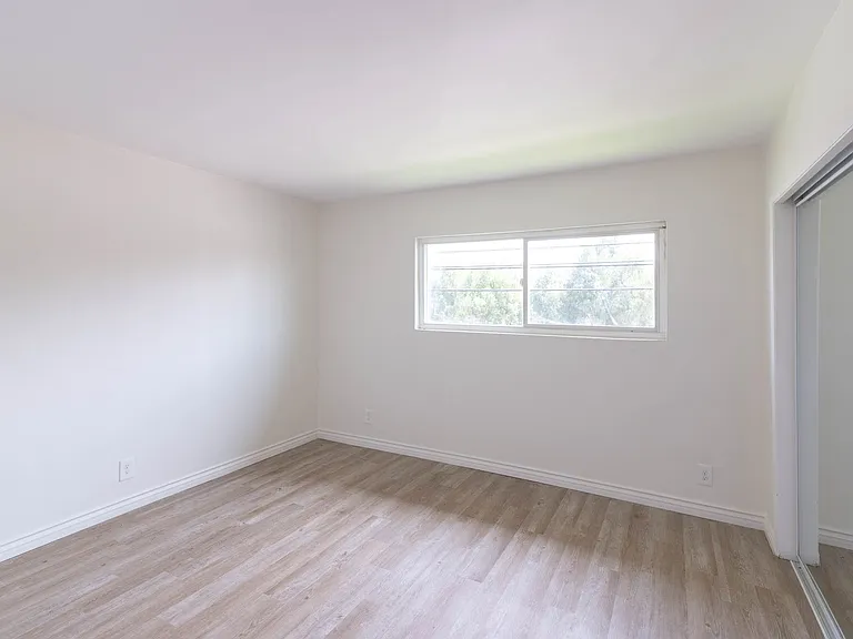 Sepulveda Apartments — Photo 7