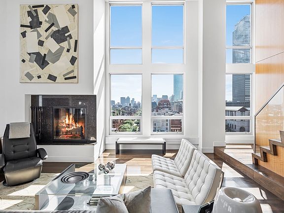 3rd image of 360 Newbury St Unit 810