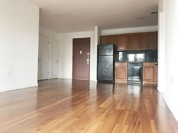 4th image of 24 Lawton St APT 4C