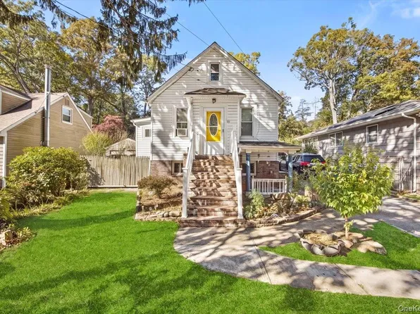 213 Melville Road, South Huntington, NY 11746