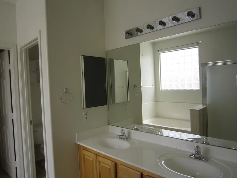 731 W Kent Pl — Photo 15