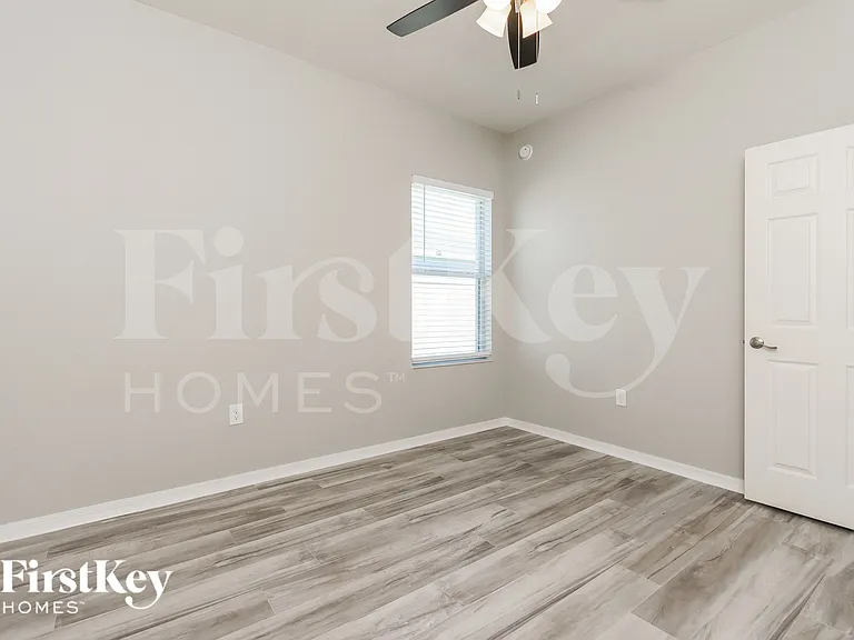 533 Interlock St — Photo 12