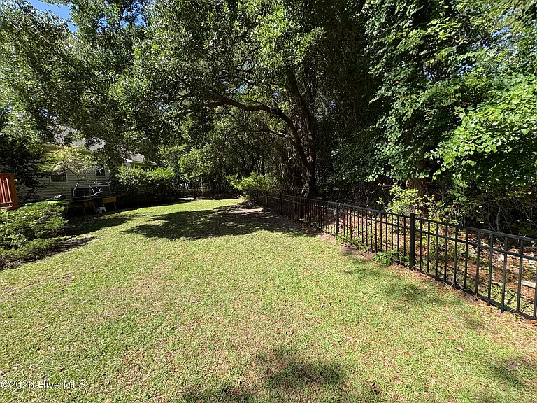 901 Firefly Ct — Photo 31