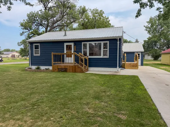 414 Chase St NW, De Smet, SD 57231