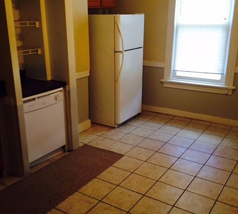 4th image of 2220 Parkwood Ave APT 2
